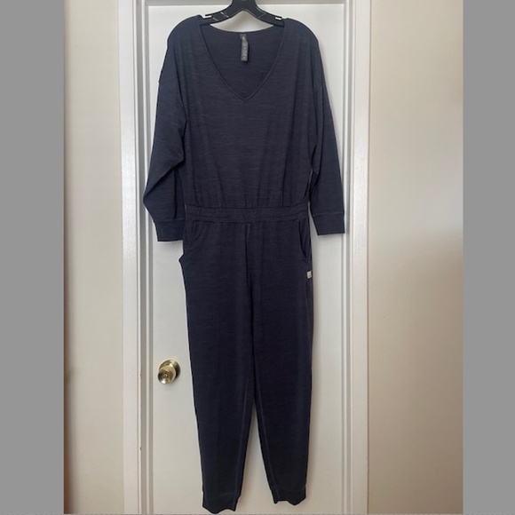 VUORI Lux Long Sleeve V-Neck Jogger Jumpsuit Midnight Heather Blue READ - Picture 3 of 10